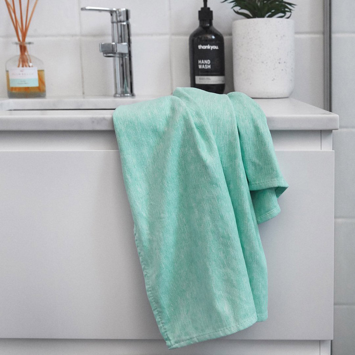 Fitness Towel Essential Collection L Rainforest Green