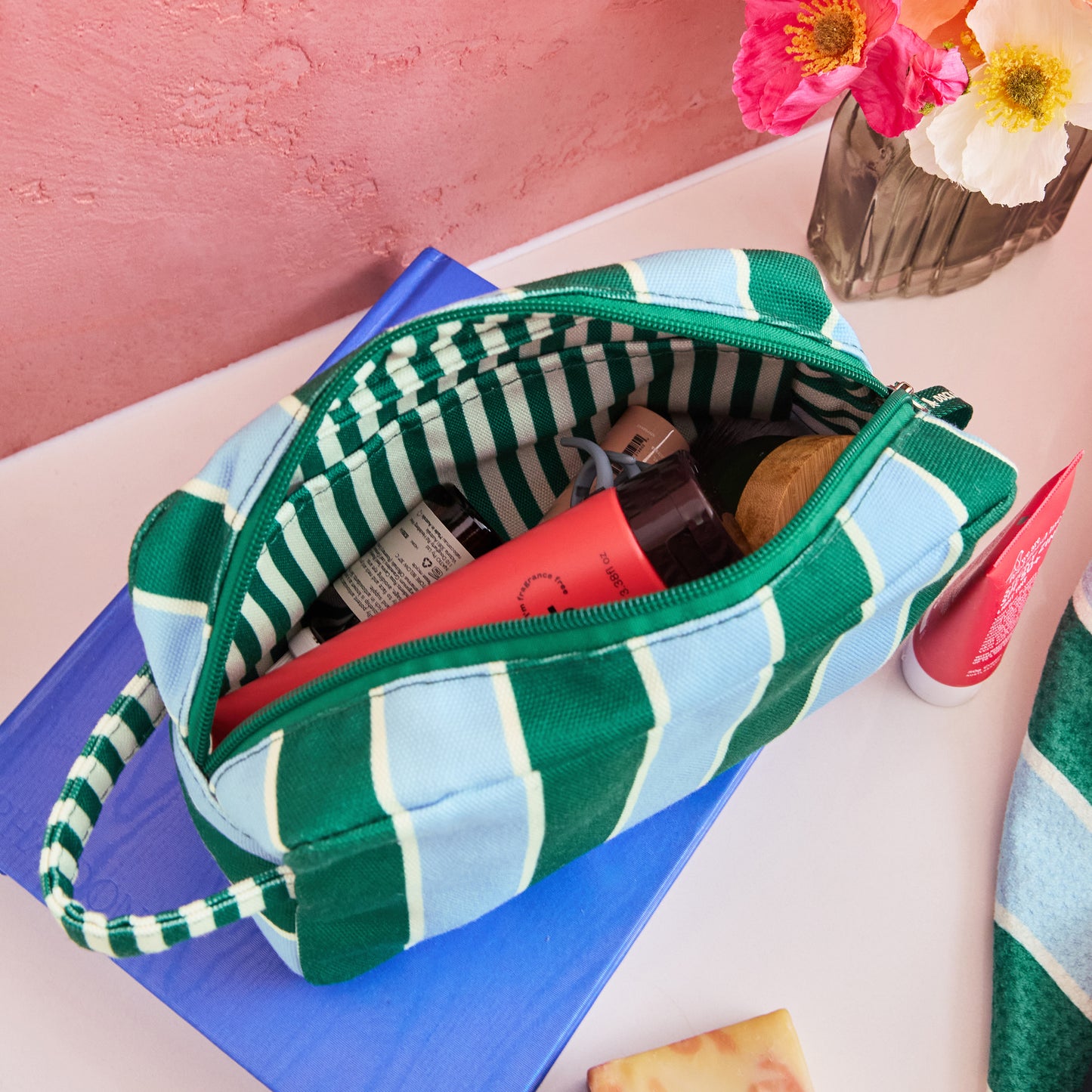 Dock & Bay Toiletry Bag Peppermint Punch 100% Recycled 100% Recycled