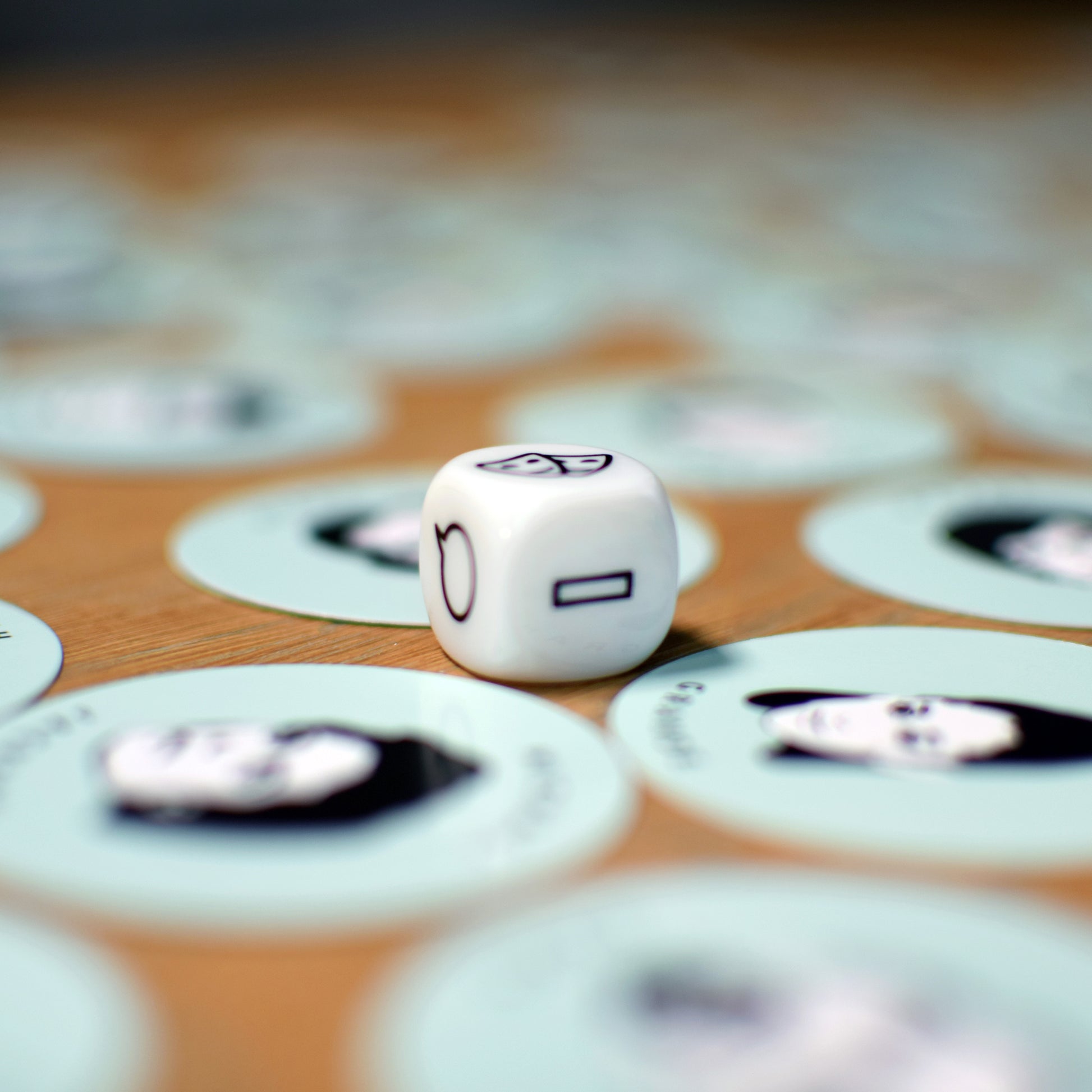 Pikkii Party Game Find The Face